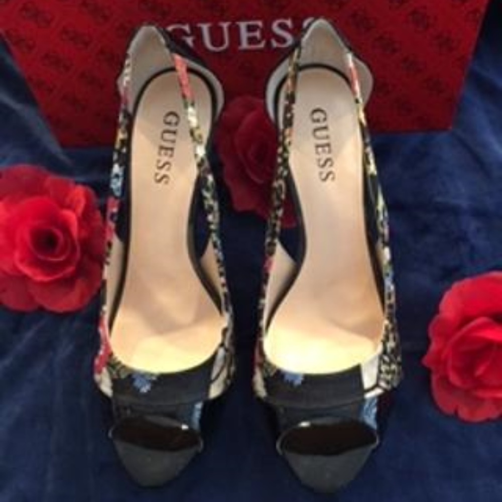 NIB! GUESS BLACK MULTI FABRIC FLORAL HEEL SIZE 6.5